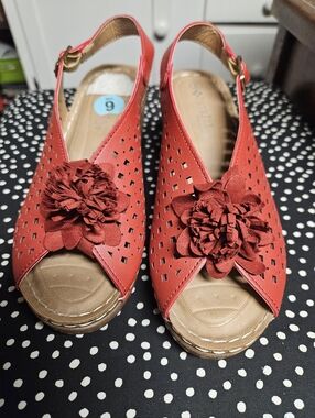 Women's Red Floral Slingback Comfort Sandals (6)